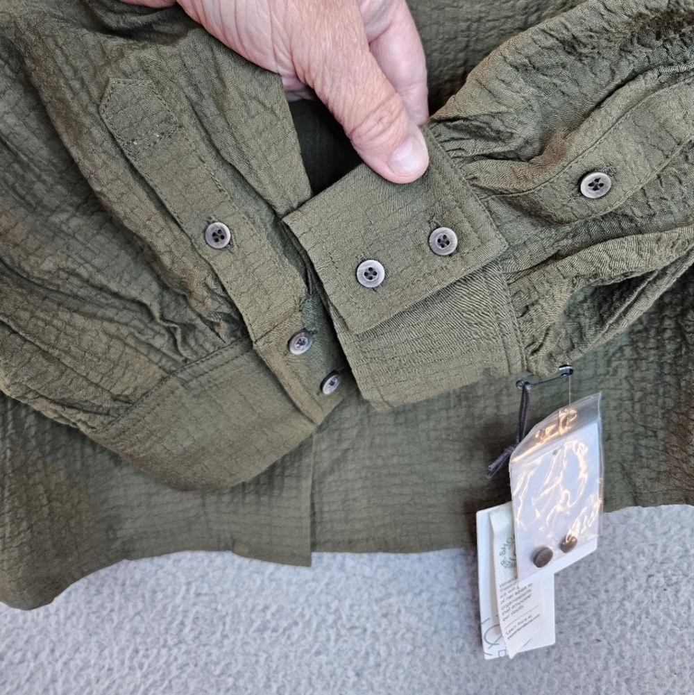 Treasure & Bond Womens Olive Night Button Front Shirt Sz S Preppy Oversized